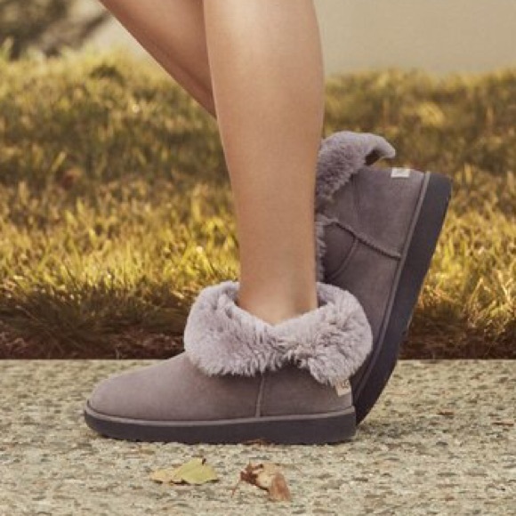 Ugg Classic Cuff Boot - Picture 8 of 8